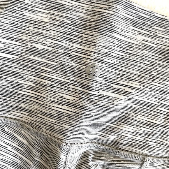 Lululemon Wunder Under Crop II - Picture 6 of 9